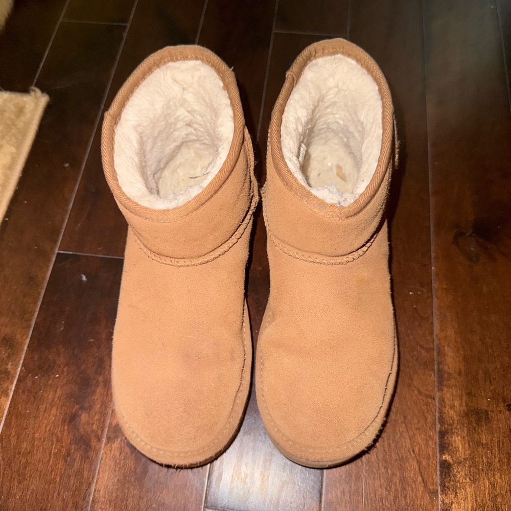 Uggs classic mini size 5